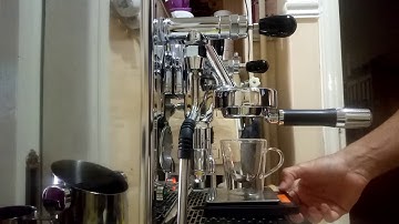 ECM E61 technika 3 profi bottomless espresso extraction