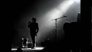 Gerard Way sings Umbrella better than Rihanna   see for your self !!!!!!