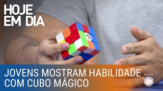 Campeões do Cubo Mágico mostram habilidades no Hoje em Dia