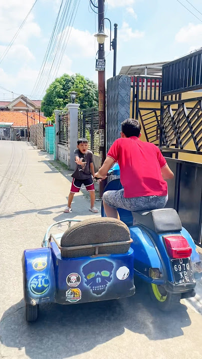 Dikejar kereta api hantu naik vespa😱