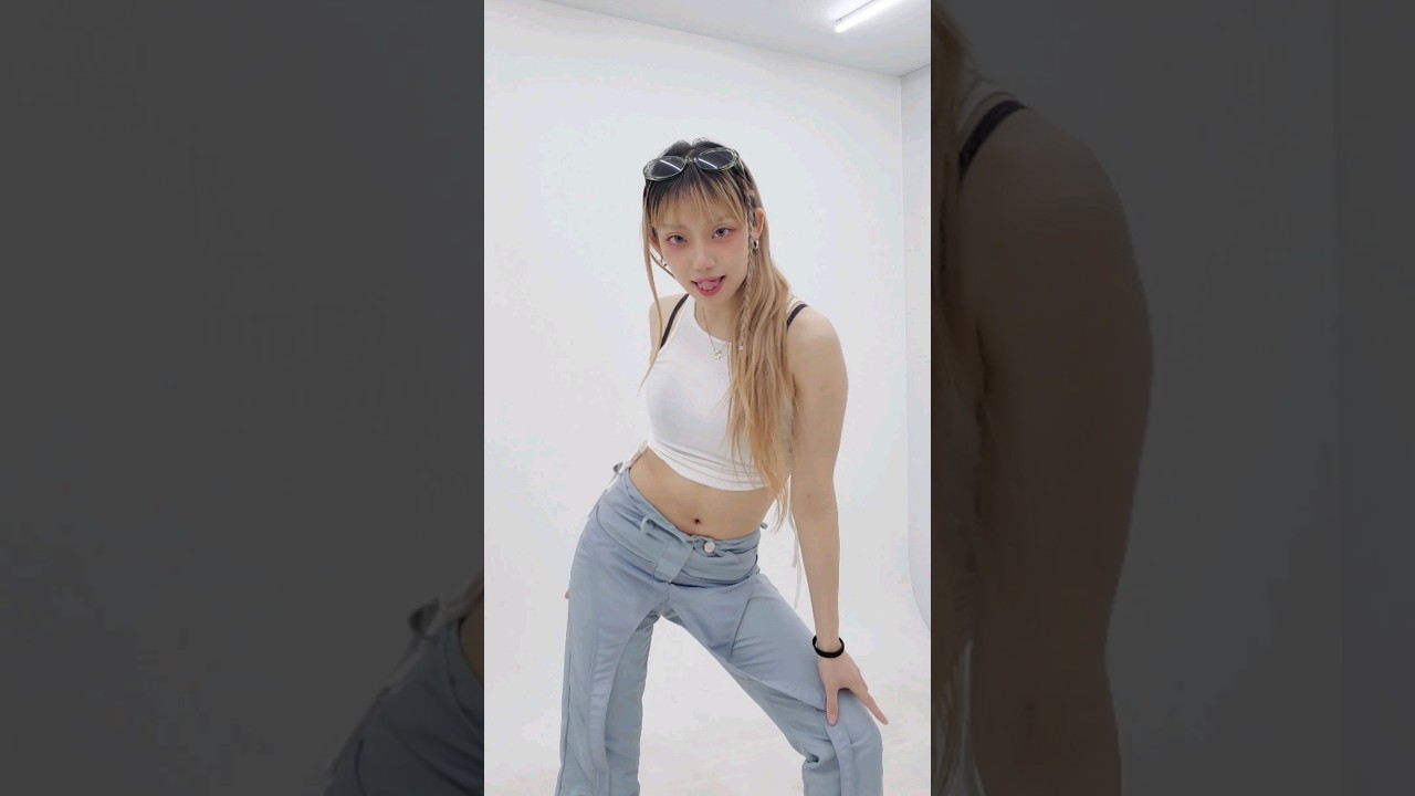 Παρακολούθηση 간만에 썬글라스 꺼냈다! 😎이번 안무 너무 맘에들옹 ❤️🔥 #현아 #qanda #hyuna #dance #kpop #kpopcoverdance #댄스 #challenge στο YouTube Παρακολούθηση 간만에 썬글라스 꺼냈다! 😎이번 안무 너무 맘에들옹 ❤️🔥 #현아 #qanda #hyuna #dance #kpop #kpopcoverdance #댄스 #challenge στο YouTube