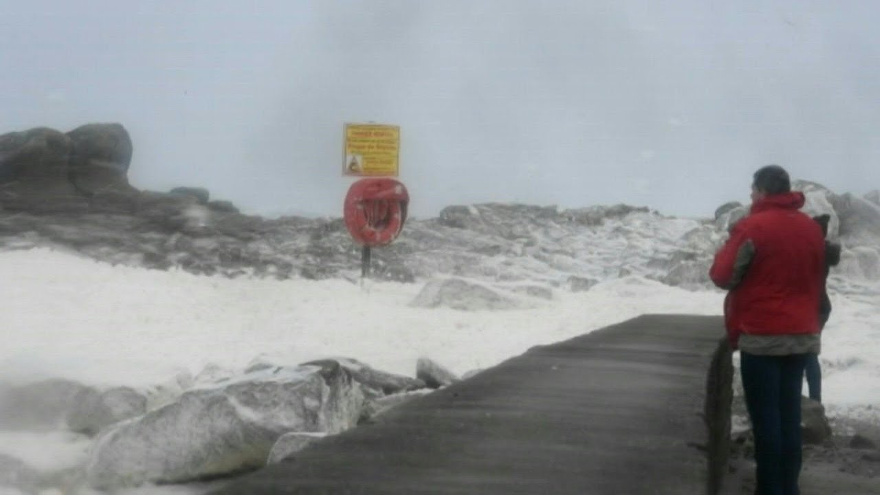 Strong winds and waves as storm Dennis hits western France | AFP