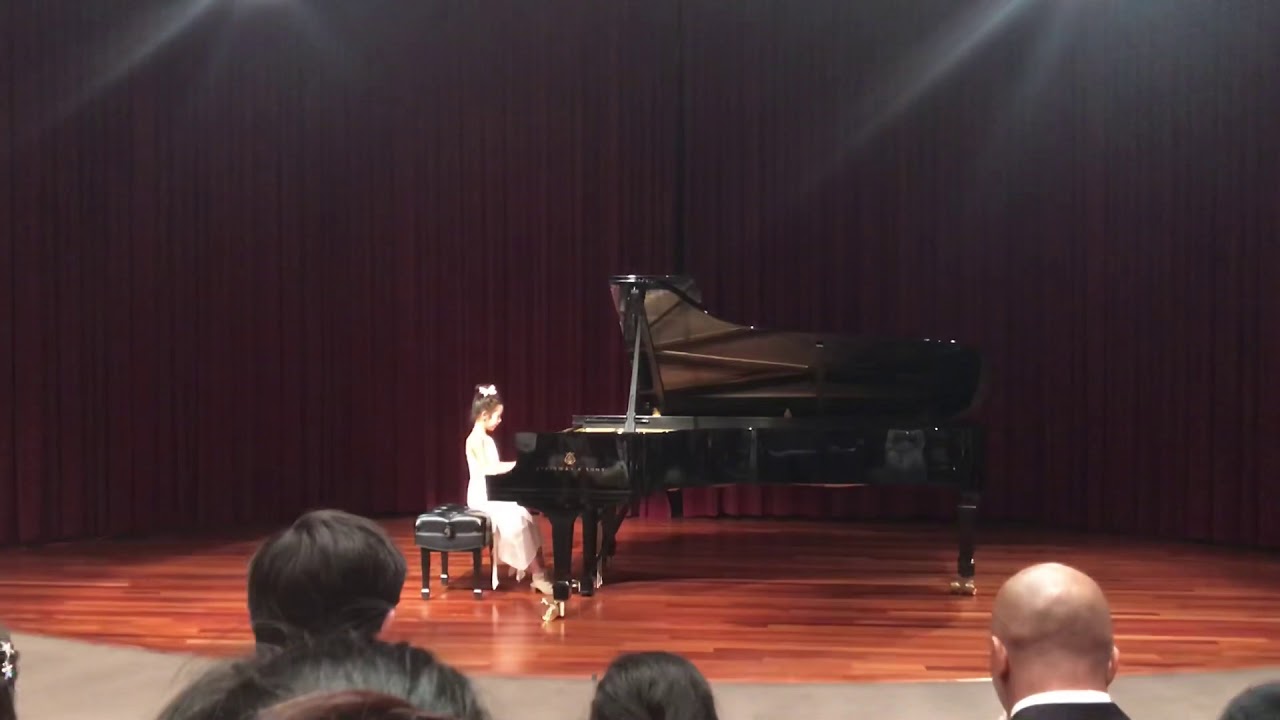 Aloha international piano competition. Bach - Invention No.8 (6years old) Victoria Han