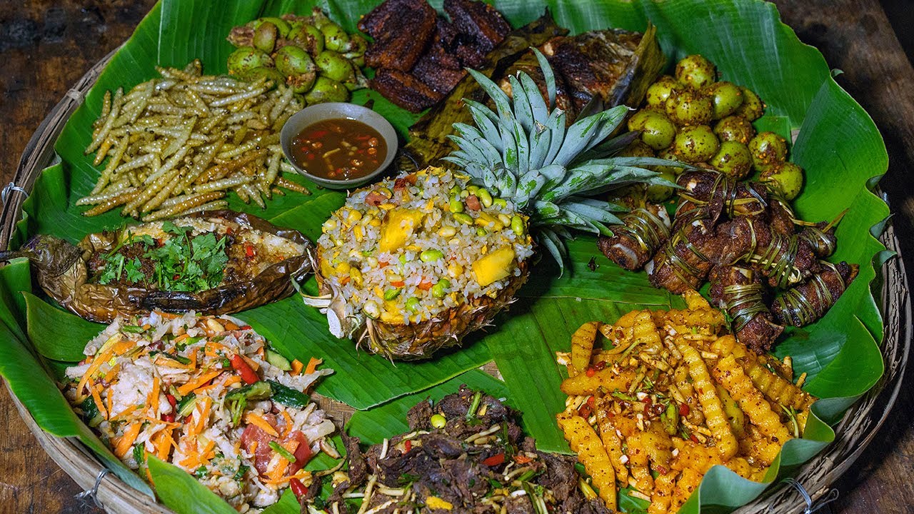 Daiflavored Hand Pilaf with lemongrass grilled fish, fried worms