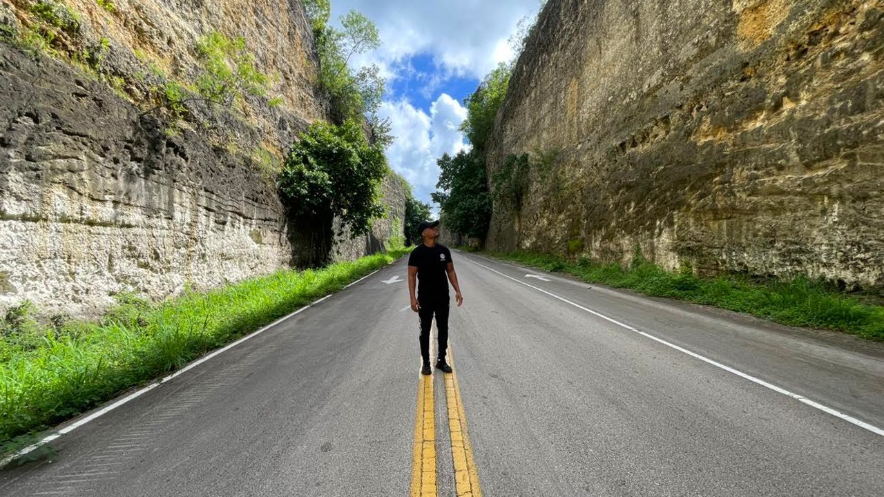 Asi esta la Antigua Carretera que te Llevaba hacia PUNTA CANA 