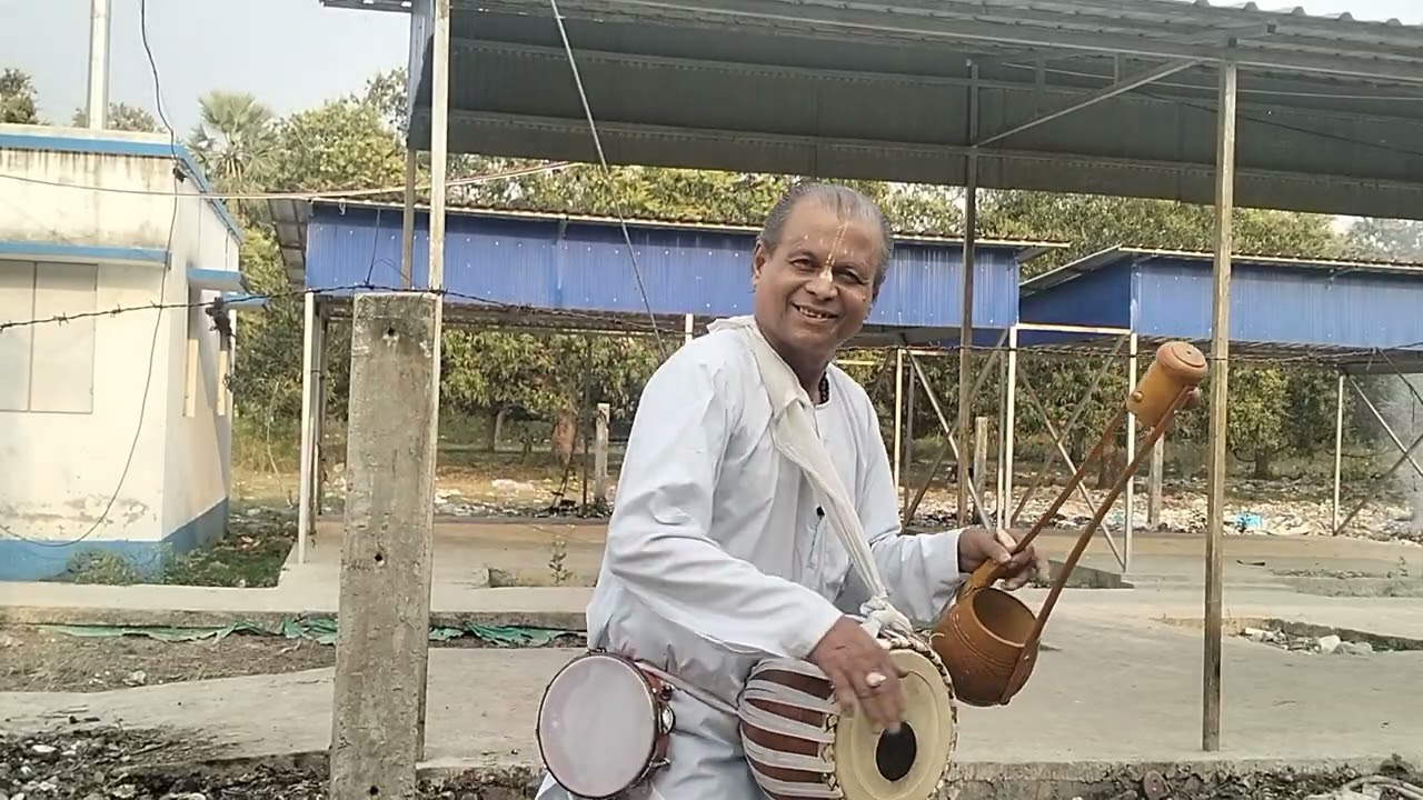 ঘরে কেবা ঘুমায় কেবা জাগে কে কারে দেখায় স্বপন