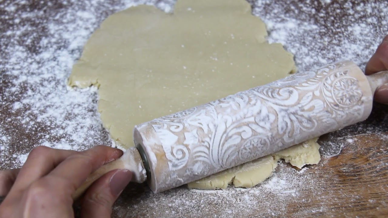 How to Apply Christmas rolling pin？