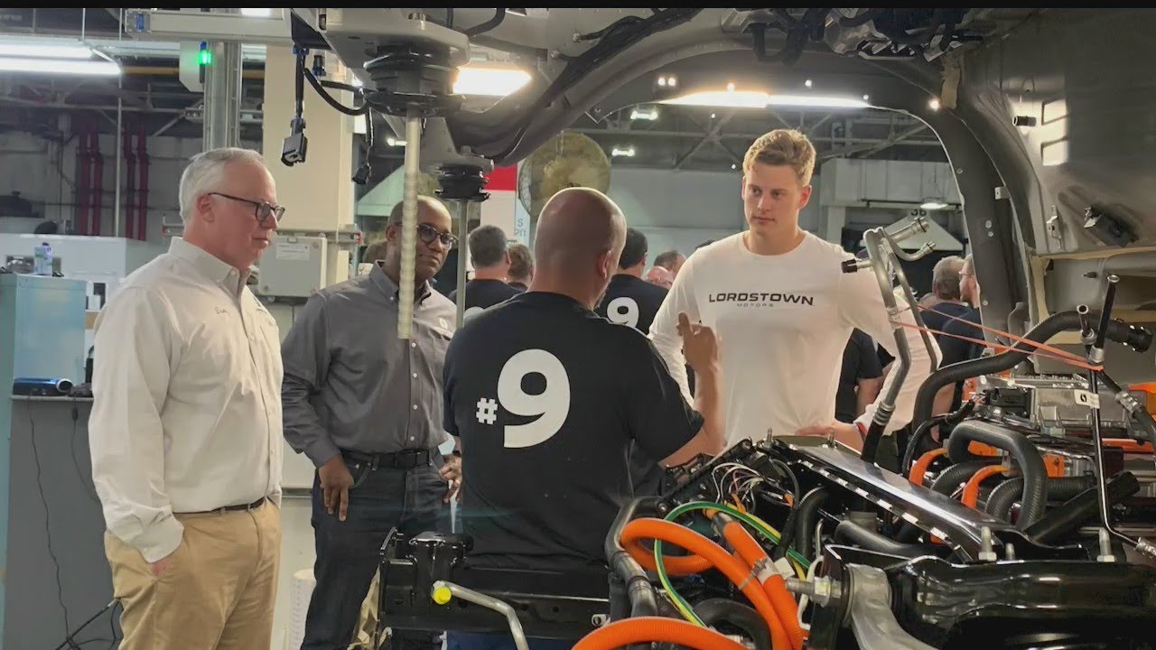 Cincinnati Bengals quarterback Joe Burrow visits Lordstown Motors