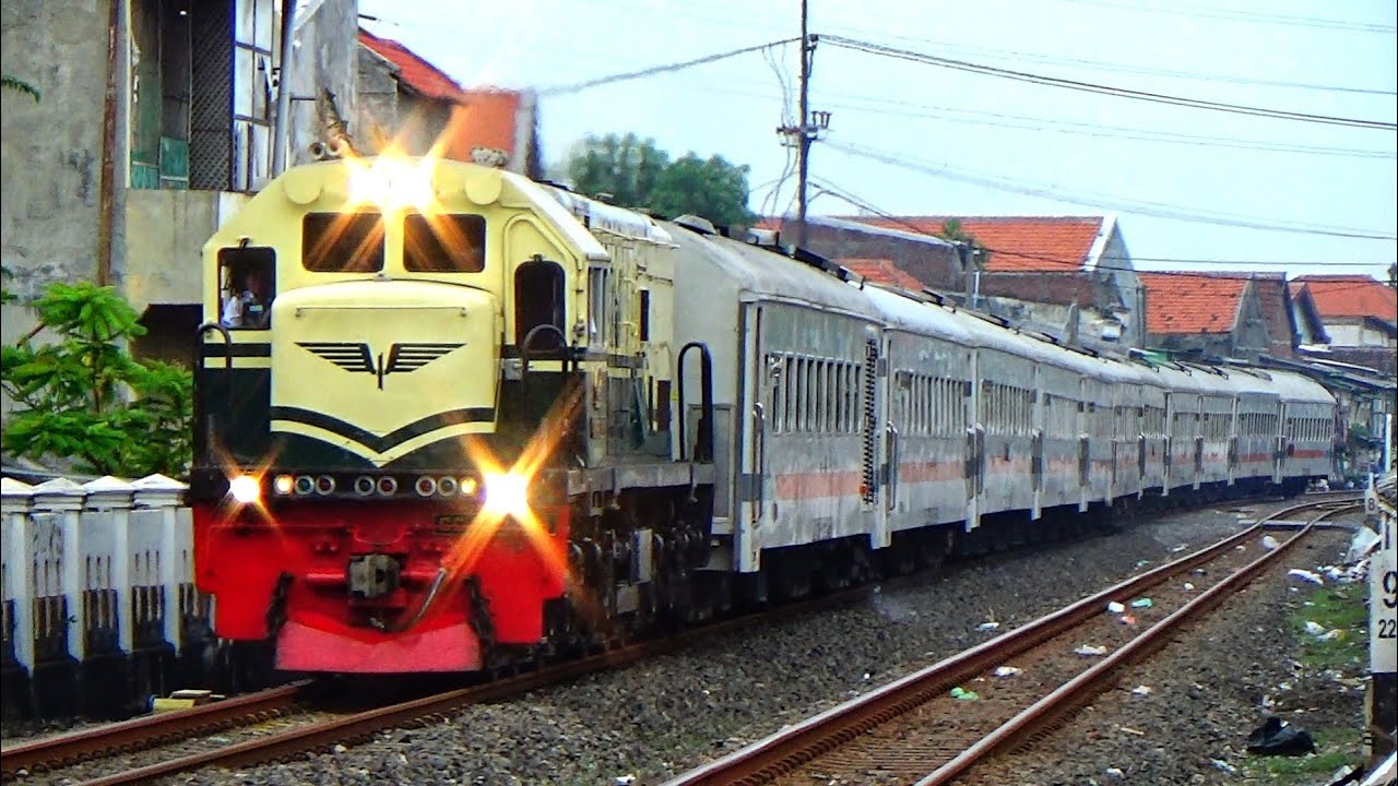 LOKOMOTIF VINTAGE BERDINAS KA LOKAL!!! || MELIHAT KERETA API PAGI DI BARAT SURABAYA PASAR TURI