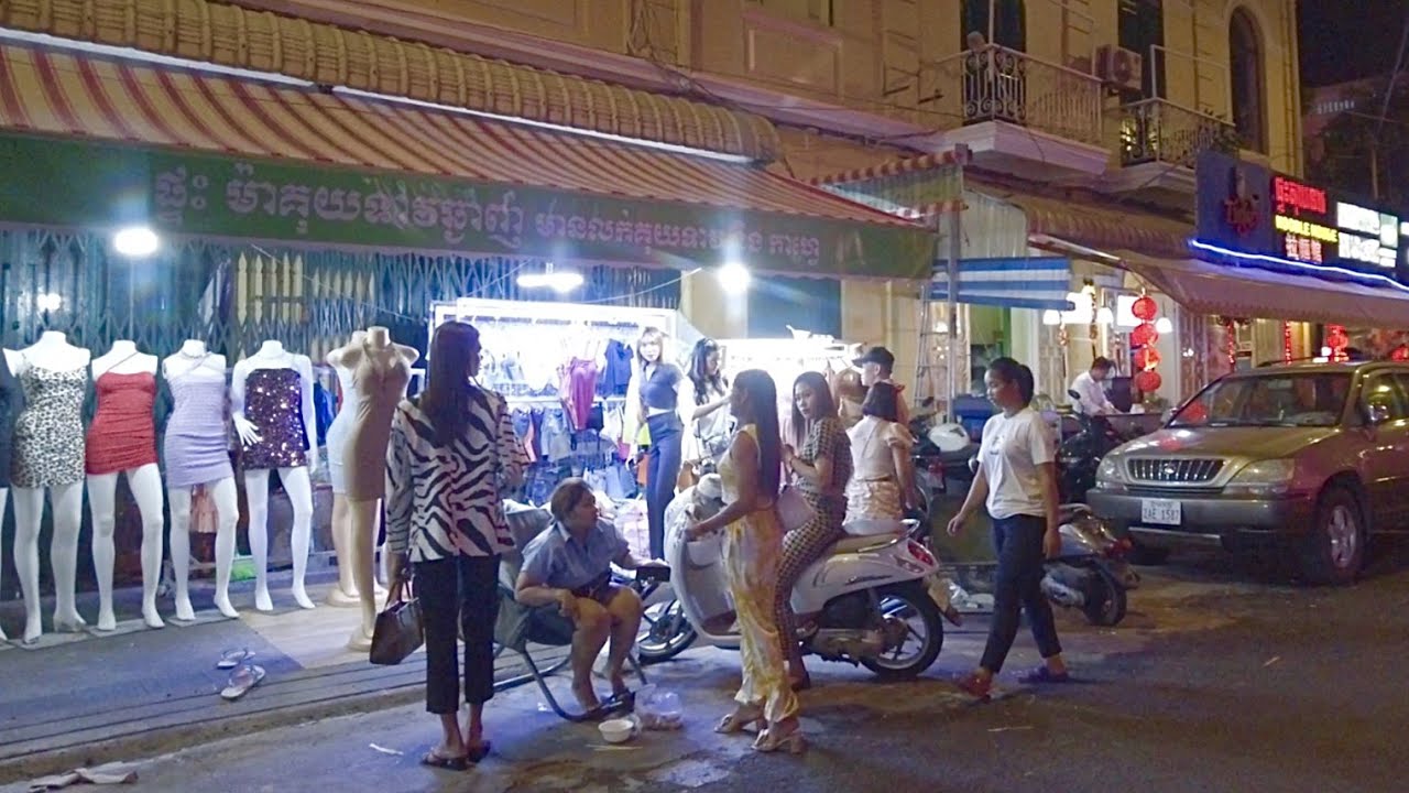 Phnom Penh street scene - Cambodia night tour 2022