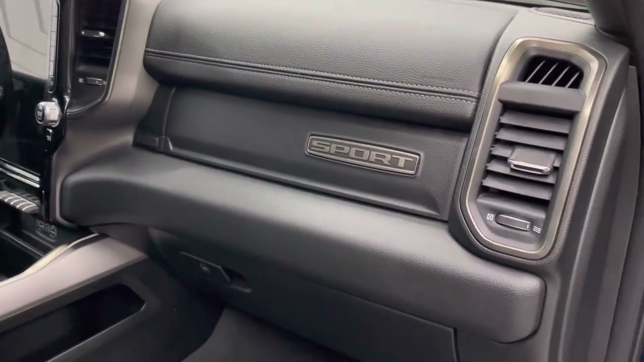 Продам RAM 1500 2022 года в комплектации SPORT