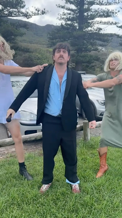 This guy deserves a Grammy! 😂 #bensonboone #grammys @BensonBoone