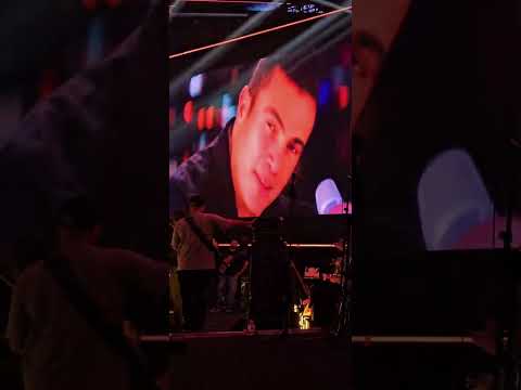 دخول الهضبة عمرو دياب حفل الكويت