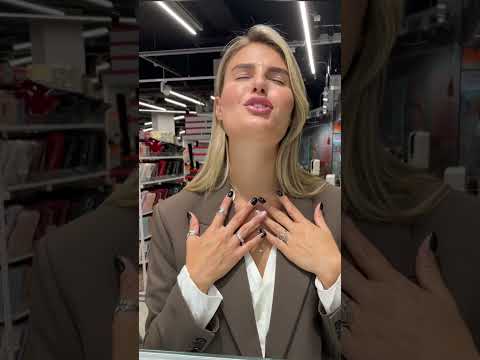 Украшений много не