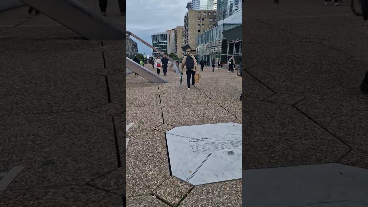 candid amputee sighting Paris La Défense