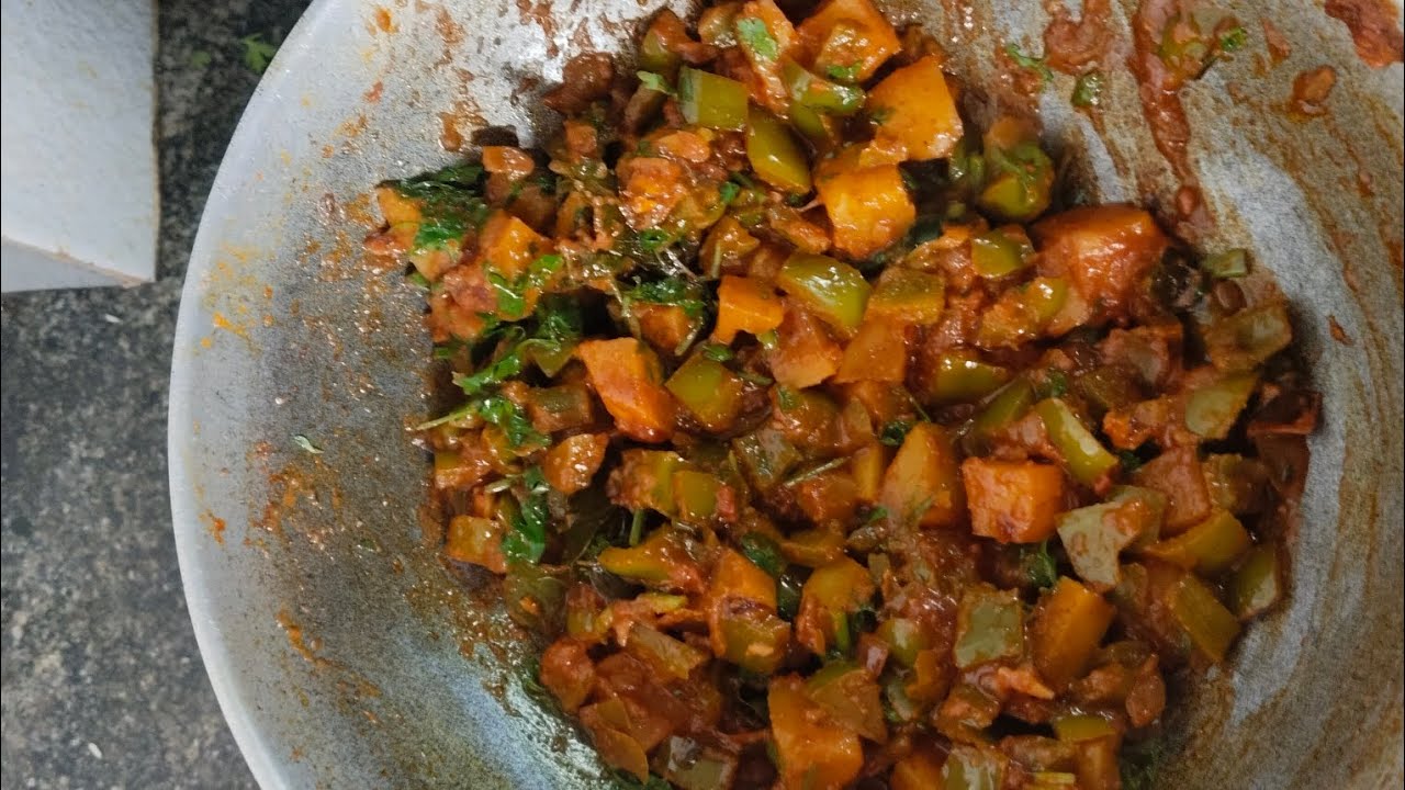  👇Simple & HomelyGhar-jaisi Shimla Mirch Aloo Sabji 🥔🌶️Simple Capsicum Potato SabjiRoz ki Pasand – 