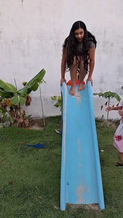 escorregou /a menina dancando #humor#comedia#shorts