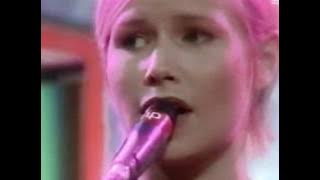 The Cardigans - Sick And Tired (Live MTV Most Wanted 1995)