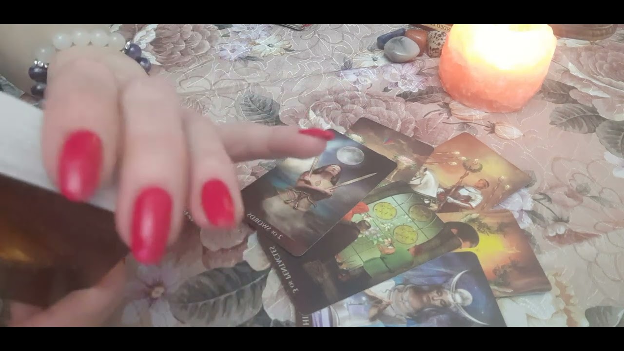 Трогателна история 😍И двамата мълчите 🤫Какво следва? Таро с Ники ❤️