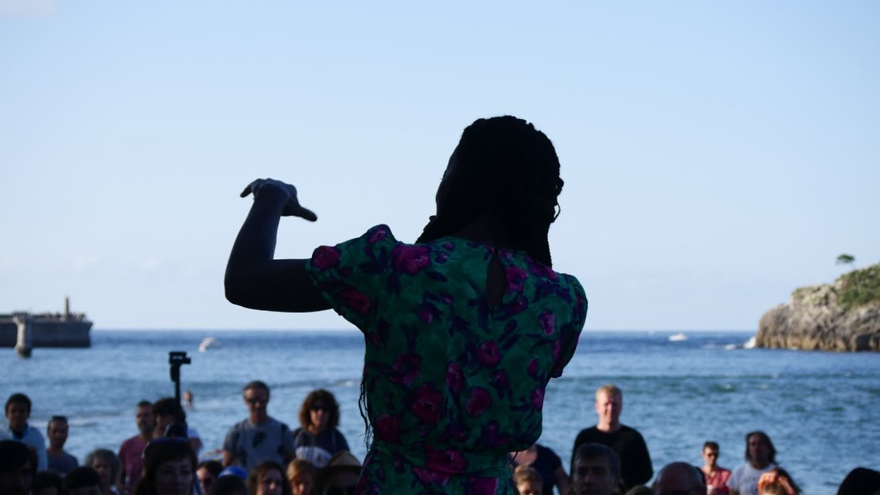 AFRIKA BIBANG "Aparteko mundua" 19-08-15 Malekoia Txiringitoa, Lekeitio