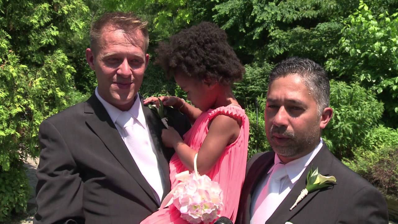Mass gay wedding in Toronto for 115 couples