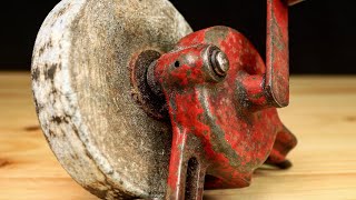 Rusted  Hand cranked grinder - Restoration