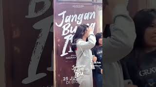 Pantesan Si Anu Kalah Meluk Suka Nemplok Wanginya Aja Nydane Sini Dek Mana Cantik Banget Padahal