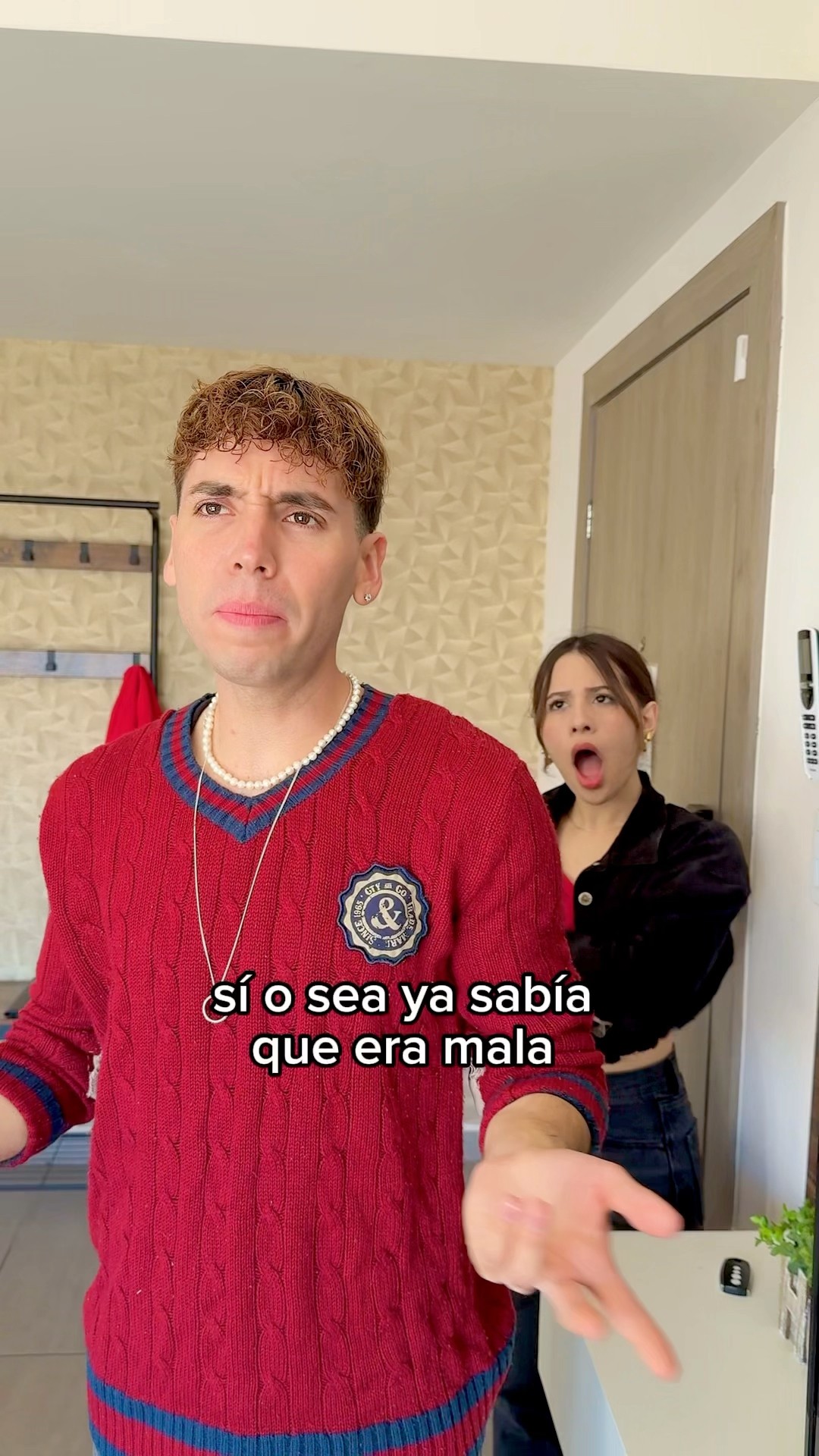 Lo atraparon hablando mal de ella ??