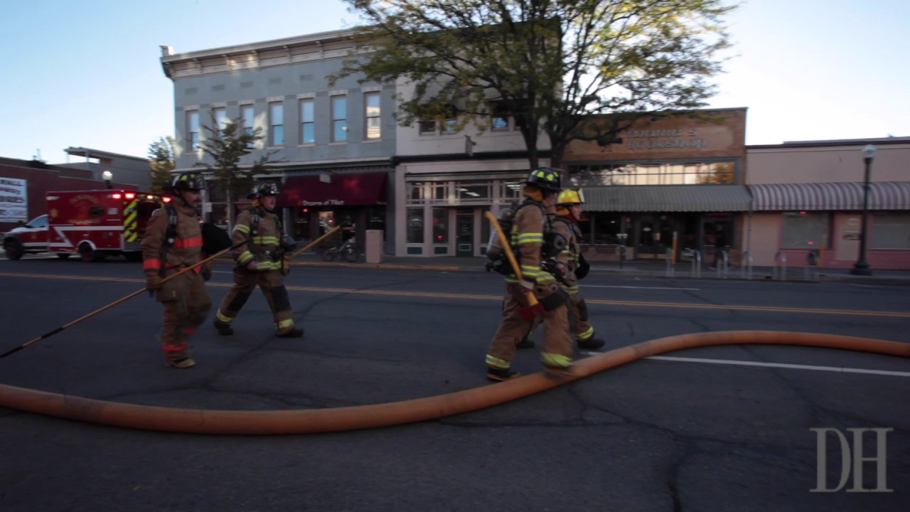 El Moro singed in early morning fire