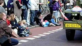 5mei optocht.AVI
