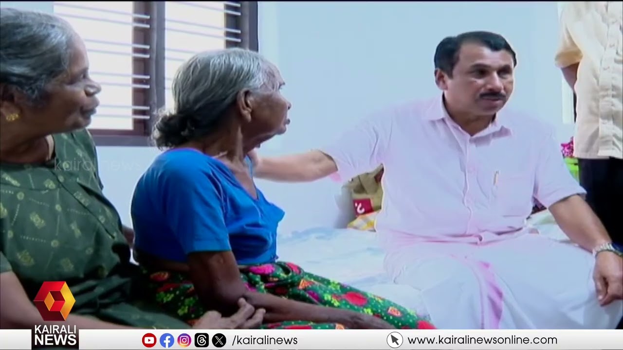 CPIM ഗൃഹസന്ദർശനത്തിൻ്റെ ഭാഗമായി കോഴിക്കോട്  എം മെഹബൂബിൻ്റെ നേതൃത്വത്തിൽ വീടുകൾ സന്ദർശിക്കുന്നു