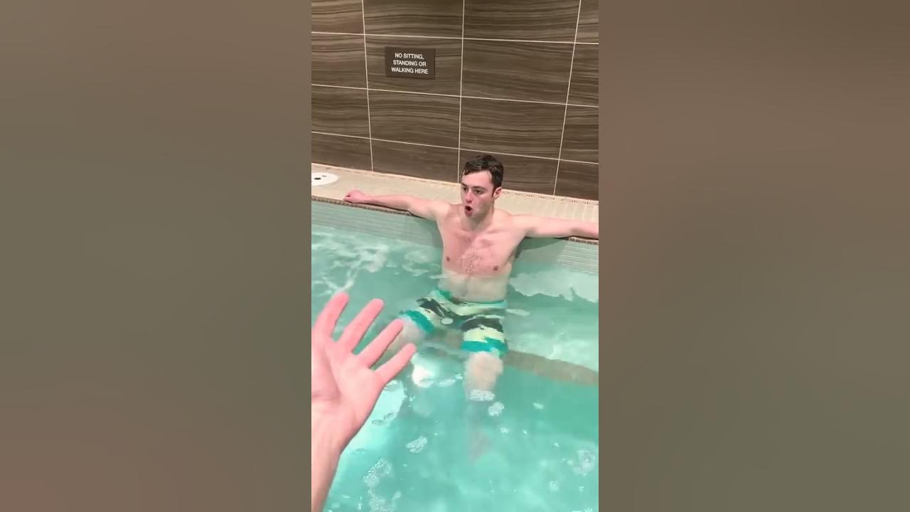 Hot Tub Bass Singing (Halo)