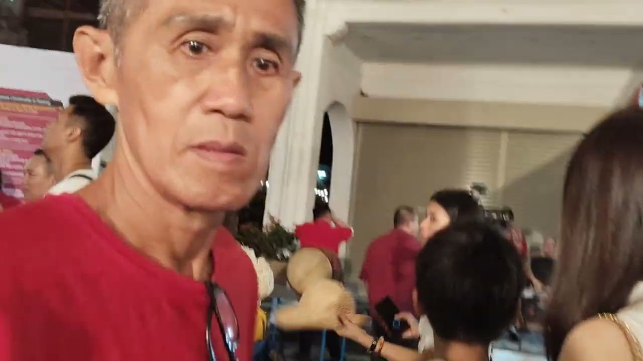 27-夜幕低垂,“檳城廟會”現場人潮不斷湧現,人頭攢動,洋溢著濃厚的新春佳節氣氛.