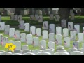 US Memorial Day Flags: Soldiers honour veterans with ceremonial tradition prior to holiday weekend
