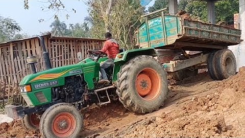 Unloading soil from Eicher 557 new model Tractor with digital hydraulic system | Eicher 557 Tractor