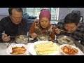 비 오는 날 해 먹은 [[수제비와 배추전]] 요리&먹방!! - Mukbang eating show