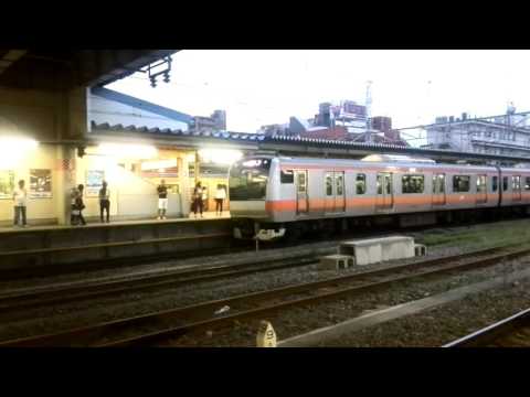 JR東日本 青梅線 E233系0番台  ホリデー快速 おくたま･あきがわ6号 東京行  あきがわ号の連結シーン 拝島駅3番線にて