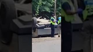 Tesla Cybertruck: driver dies in first fatal crash| 2of 2