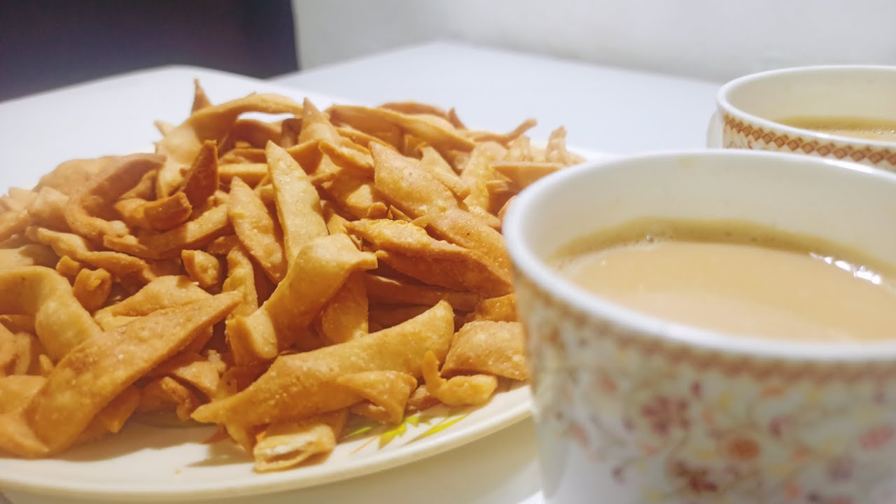 Khasta Namak Pare / Namkeen Namkeen Kurkure Ajwain Mutter /100 Kurkure