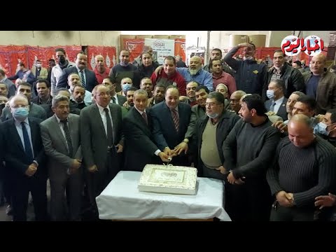 أخبار اليوم العاملين بمجمع أكتوبر يستقبلون الأستاذ أحمد جلال بكل الحب والتقدير