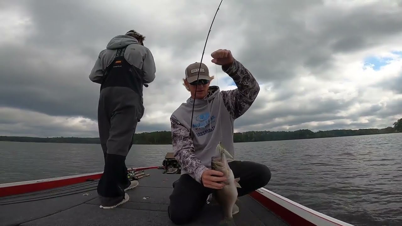 Catching Big Bass on a CHATTERBAIT In GRASS!