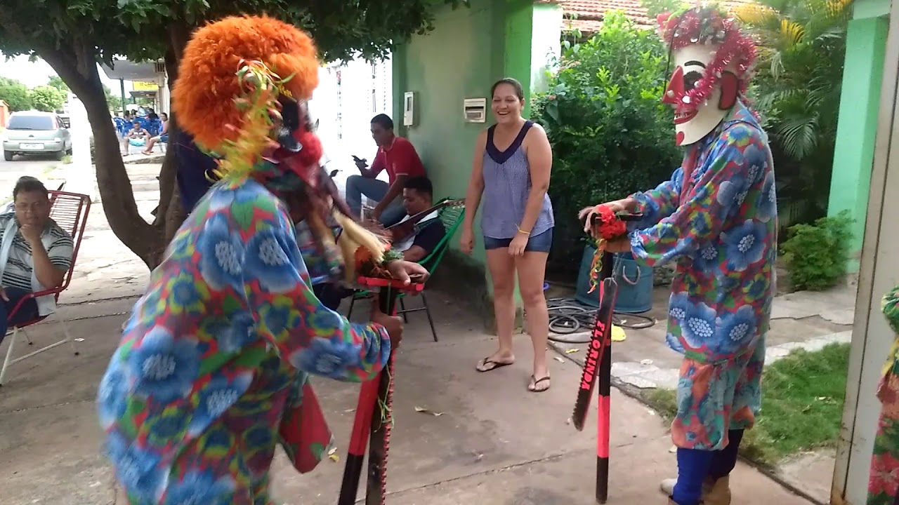 DANÇA DOS PALHAÇO DA FOLIA DOS TREIS REIS SANTOS EM SAO MIGUEL DO ARAGUAIA