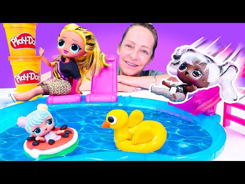 Swimming fun for LOL dolls 💦 We make swim rings out of play dough!