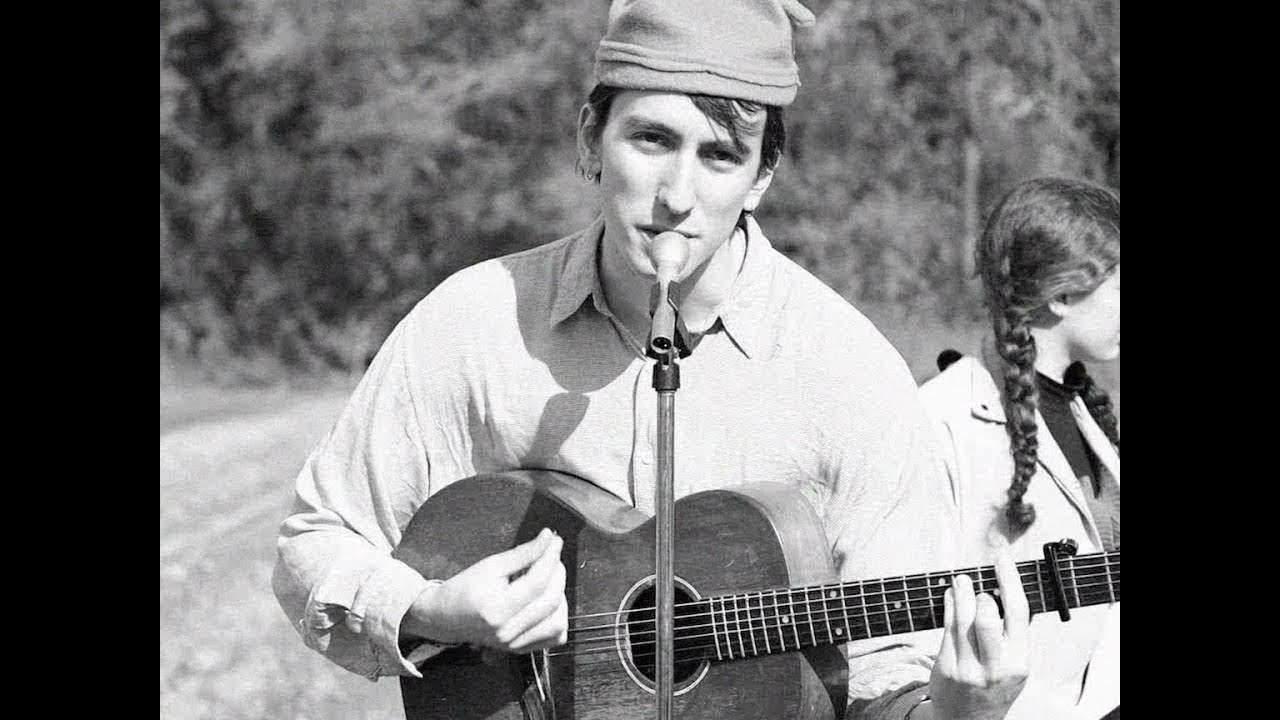 Dari Bay - Walk On Down (Official Video)