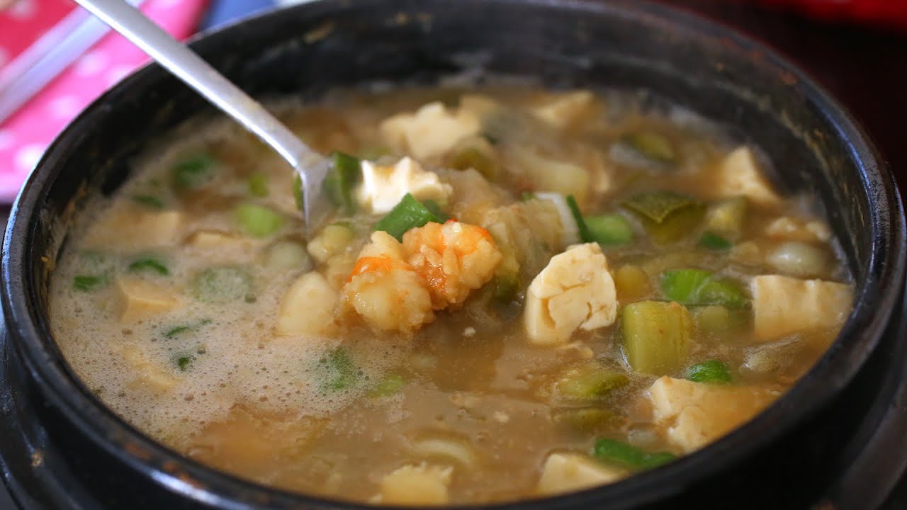 ⁣Korean soybean paste stew (Doenjang-jjigae: 된장찌개)