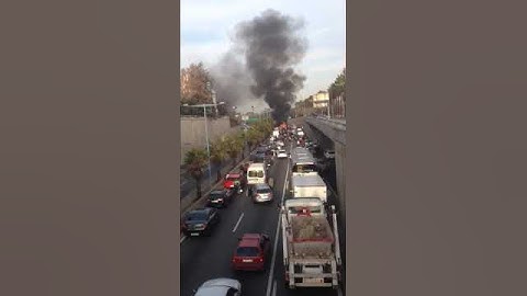 Incendio colapsa la Ronda de Dalt de Barcelona