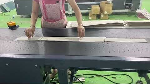 Gluing machine and folding machine for non bottom tray of rigid box