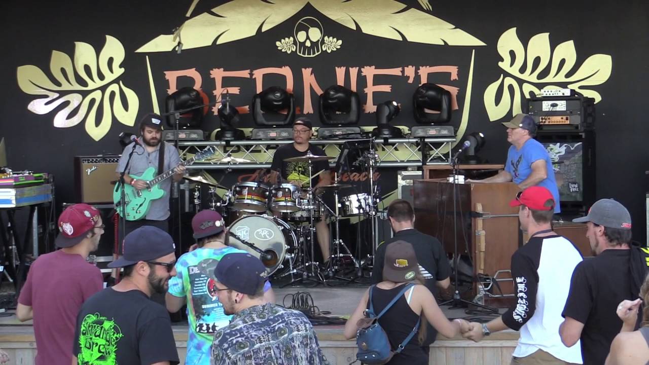 Organically Good Trio at Bernie's Beach Bar 2016 09 11