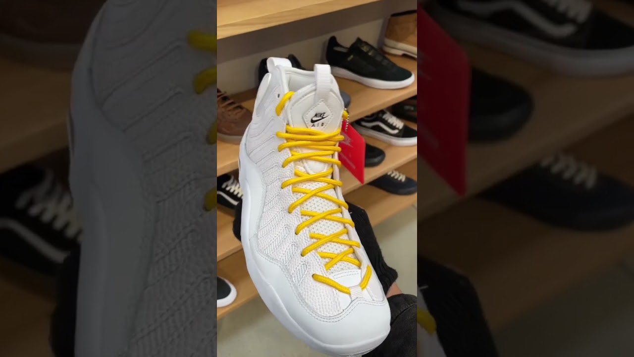 Trying on the Supreme Nike Air Bakin #supreme - YouTube
