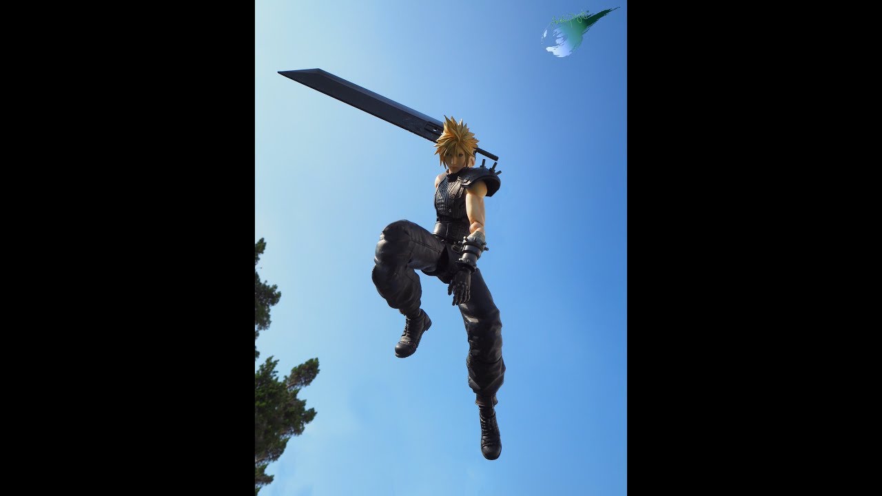 Play Arts KAI - Cloud Strife Remake in Action "Behemoth Fight" FFVII Final Fantasy VII Action Figure